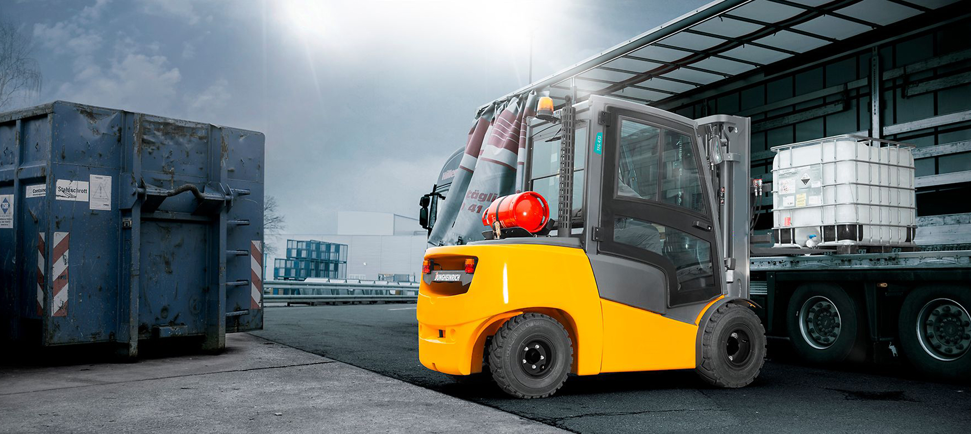 نحن <span>ننقل</span> عالمك